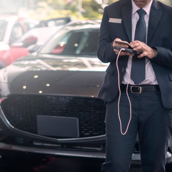 car-salesman-using-mobile-phones-and-have-new-cars-in-the-background-concept-car-salesman-stand-sell_t20_pRZAGj car-salesman-using-mobile-phones-and-have-new-cars-in-the-background-concept-car-salesman-stand-sell_t20_pRZAGj